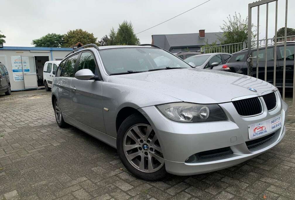 BMW 320i super propre