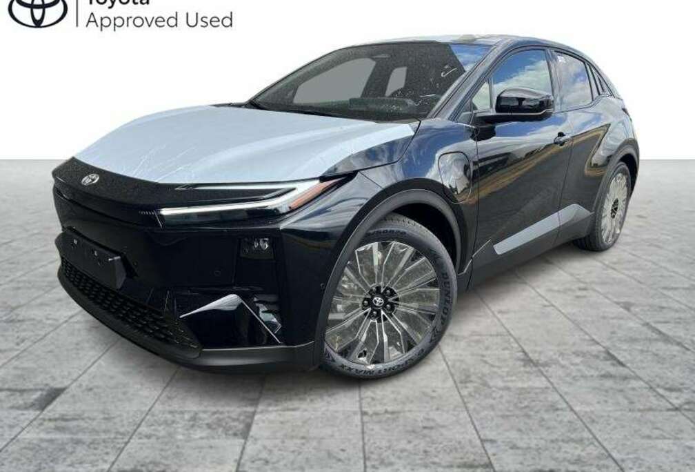 Toyota 77 kWh AWD Style Black