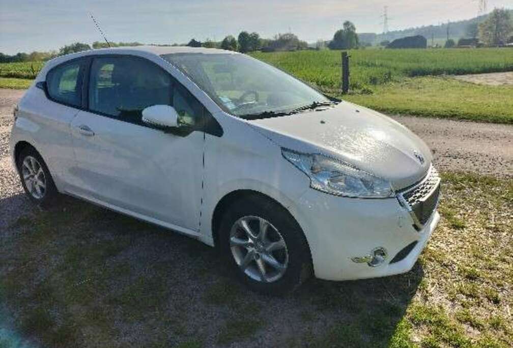 Peugeot 208 1.2i Style