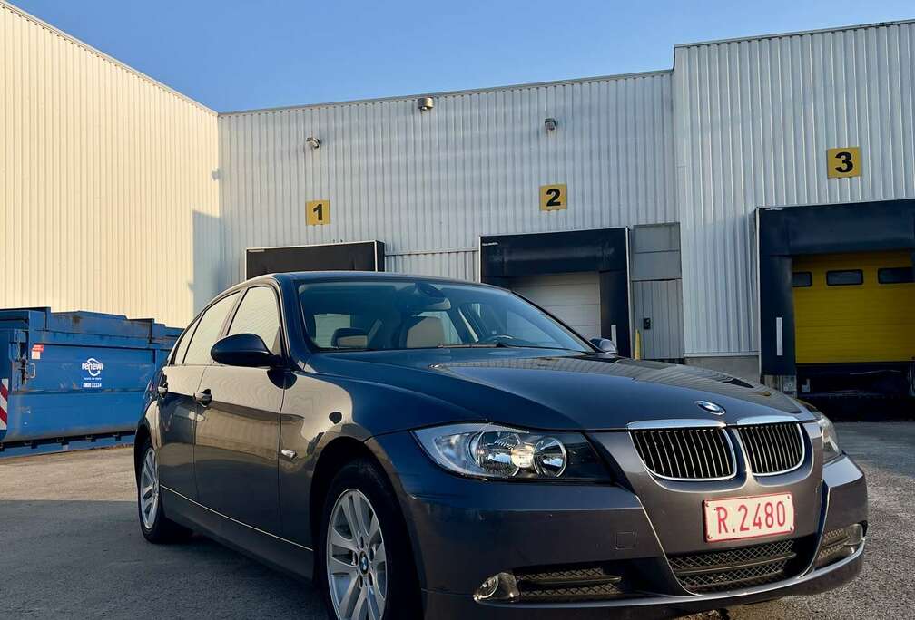 BMW 318d + attache remorque + airco