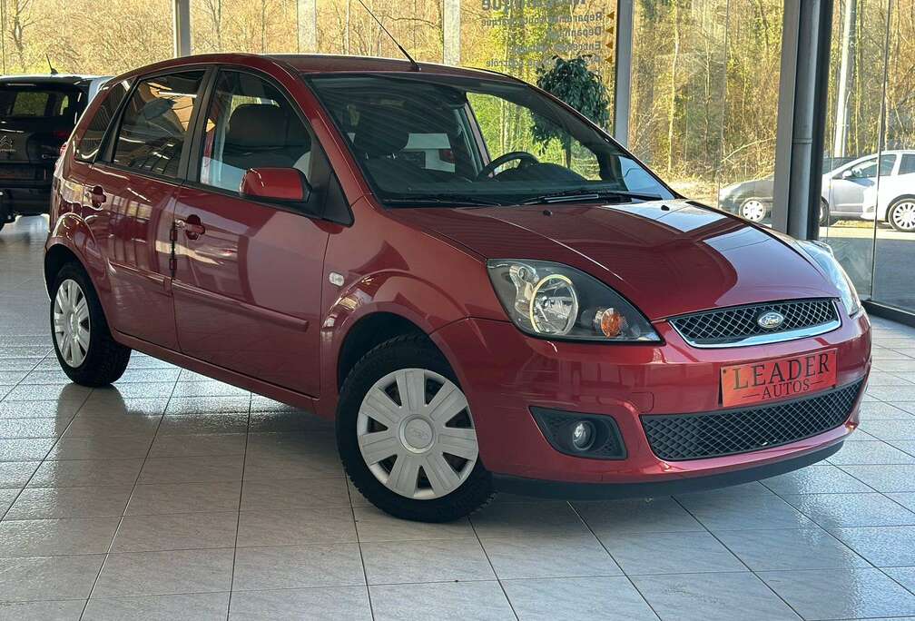 Ford 1.3 ESSENCE 69CV - AIRCO - FULL CARNET