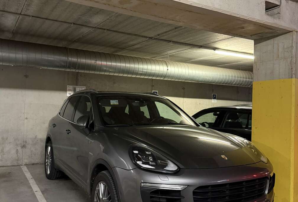 Porsche 3.0i V6 PHEV S Tiptronic (306 kW)