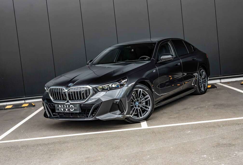 BMW eDrive40 M-Sport  Memory  ACC  LED