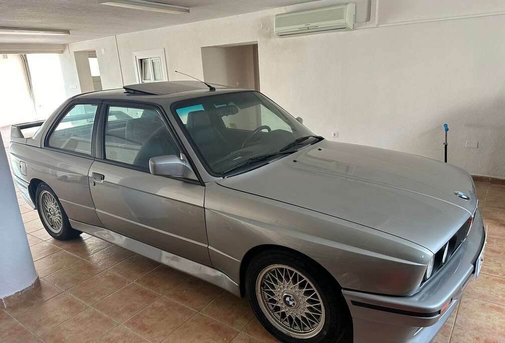 BMW 1 propriocarnet d entretienpas restauré