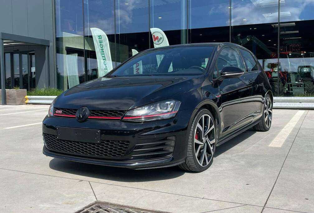 Volkswagen Golf GTI Performance BlueMotion Technology DSG