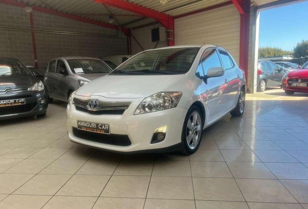 Toyota 1.8 Hybrid Life