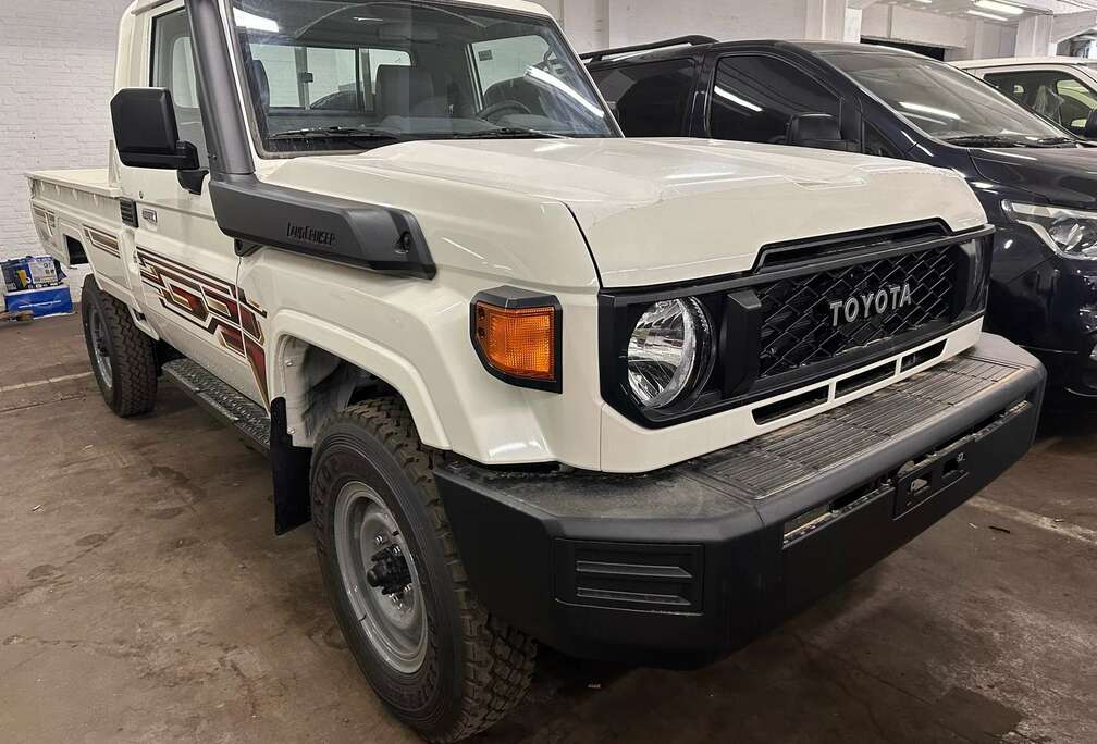 Toyota lANDCRUISER 79 SIMPLE CABINE  4.2