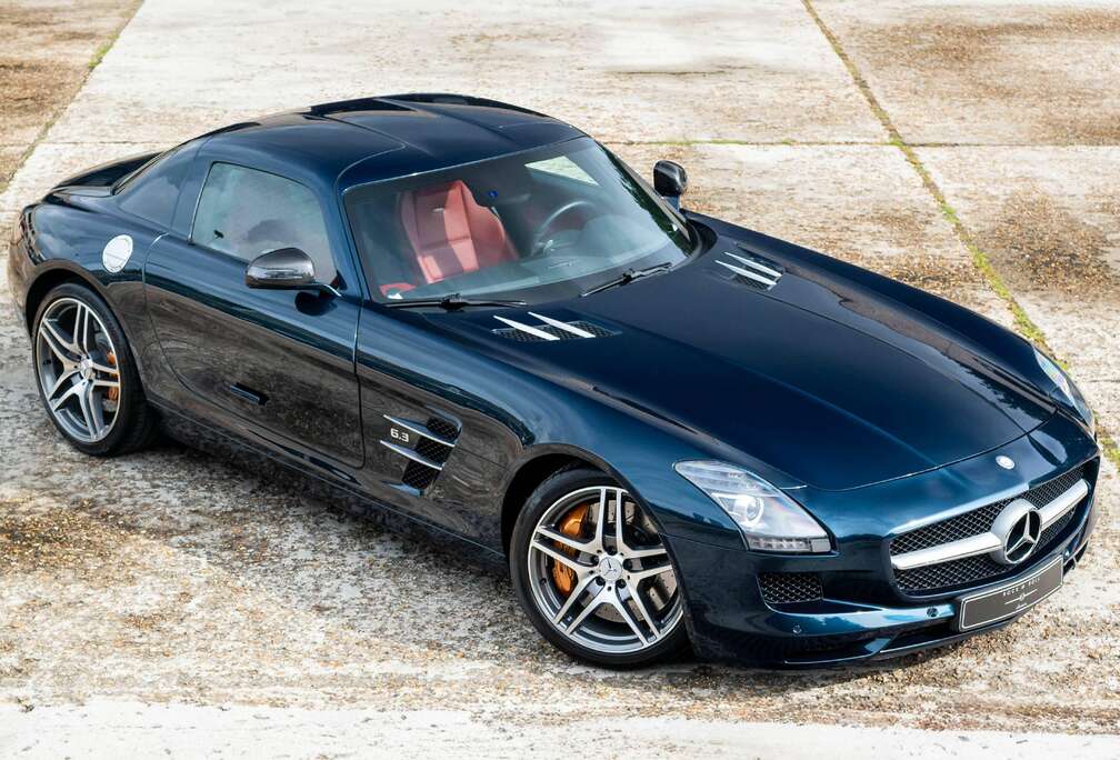 Mercedes-Benz SLS AMG  Extremely rare Benitoite Blue Metallic paintwork (950U)