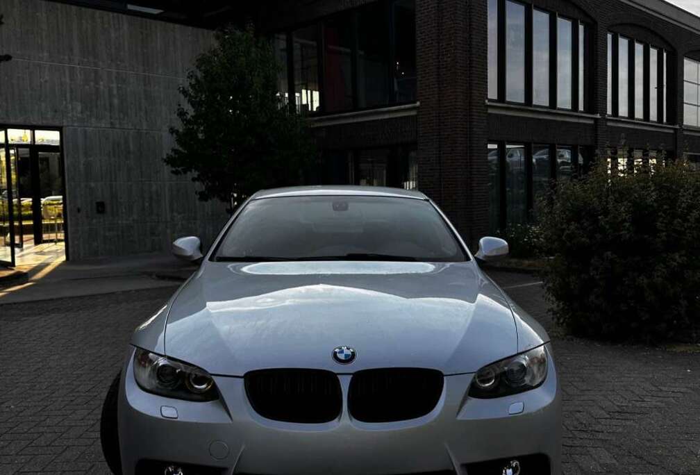 BMW 320i e92