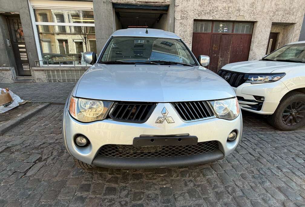 Mitsubishi 2.5 DI-D 4WD uniquement l’export