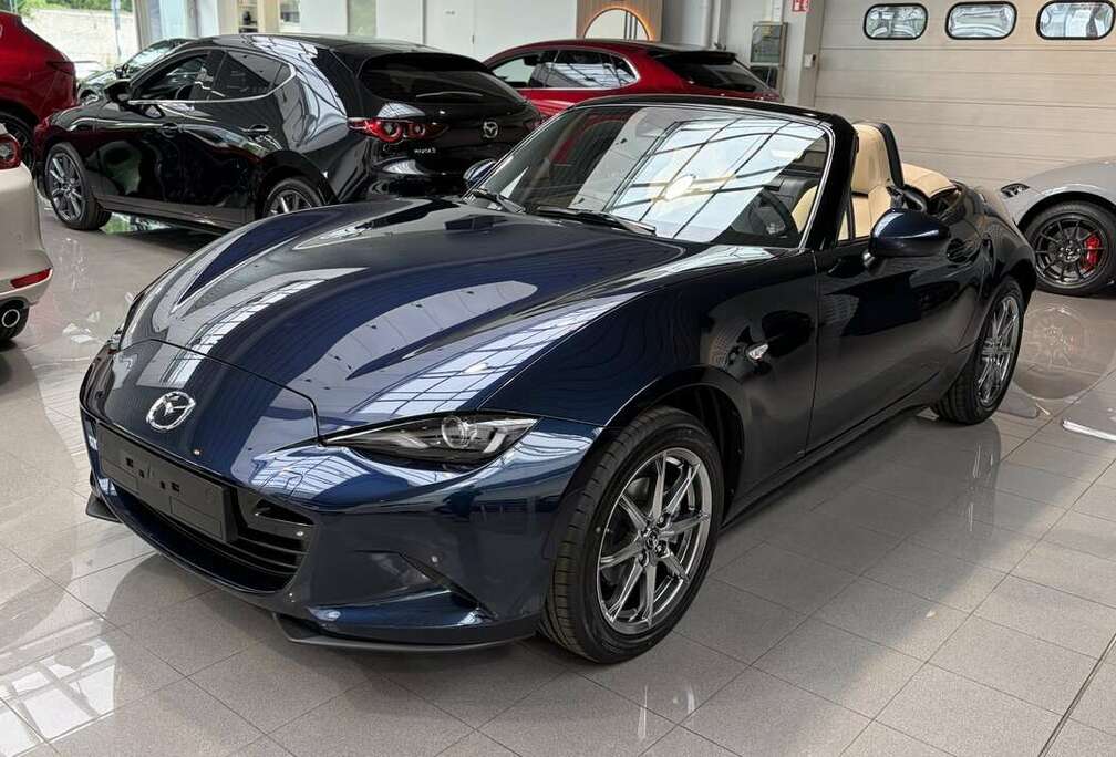 Mazda Kazari 1.5L Beige interieur