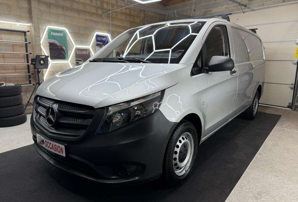 Mercedes-Benz LONG CHÂSSIS 3 PLACES TVAC GPS AIRCO ATTACHE DE REMORQUE