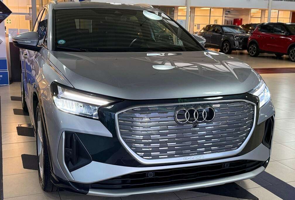 Audi 82KW ,S line, ACC, privacy glas, CarPlay, keyless