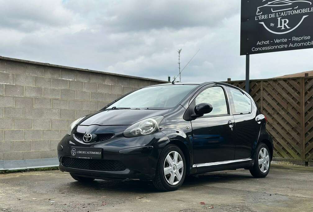 Toyota 1.0 BOITE AUTO * 5 PORTES * MP3