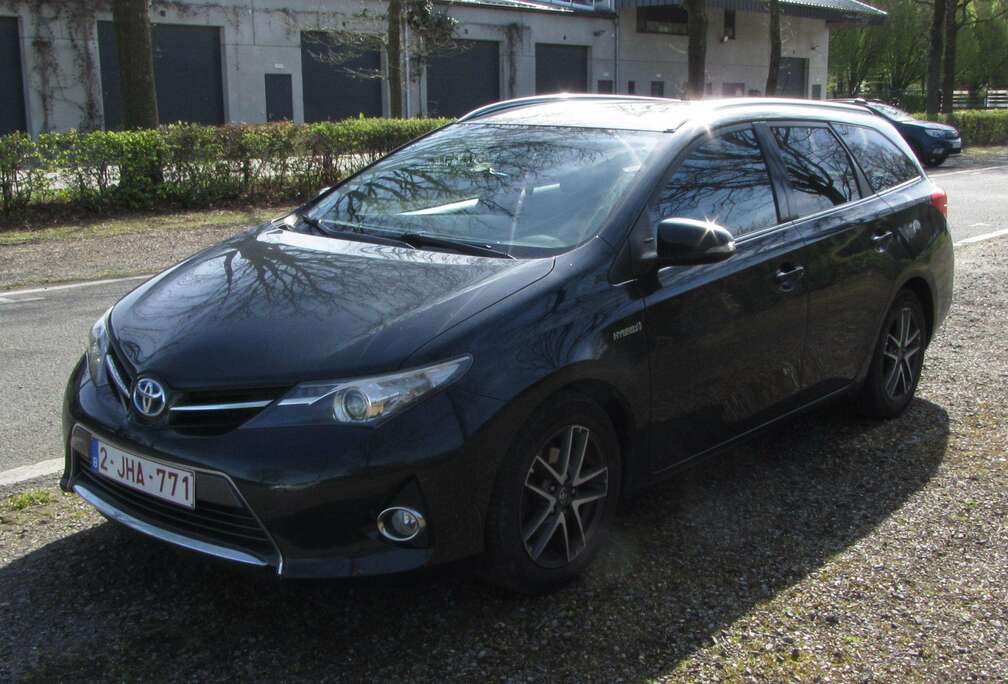Toyota Auris SW HEV 1.8i HSD Lounge CVT