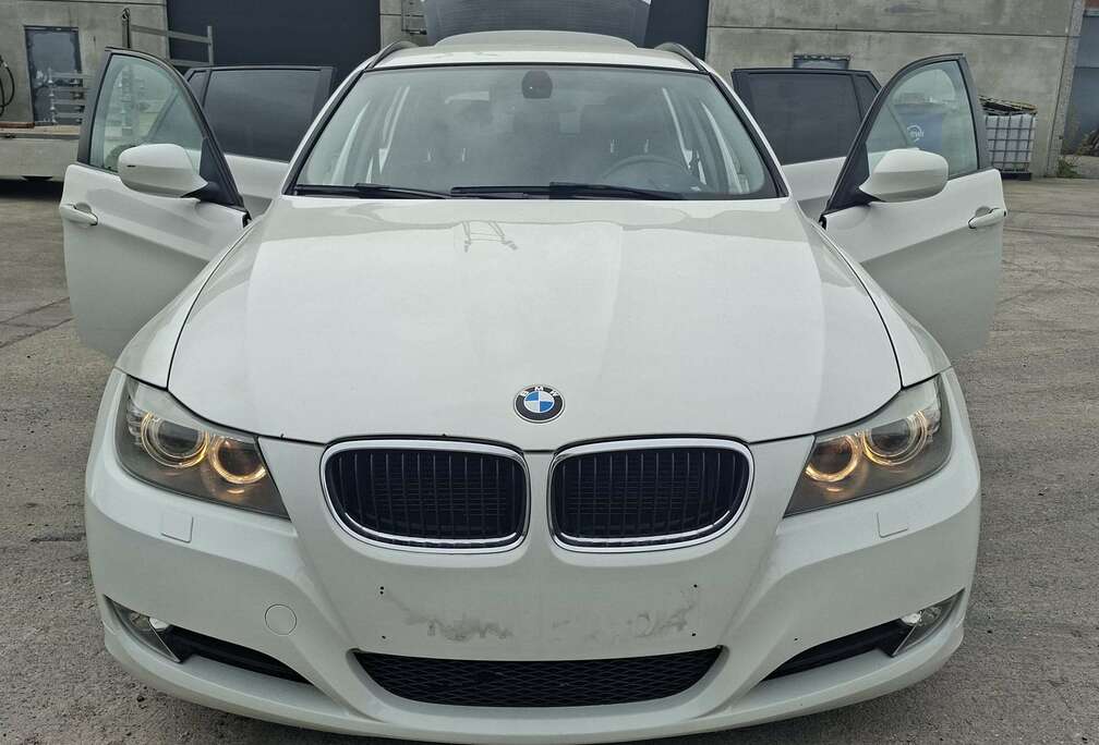 BMW 318i Touring