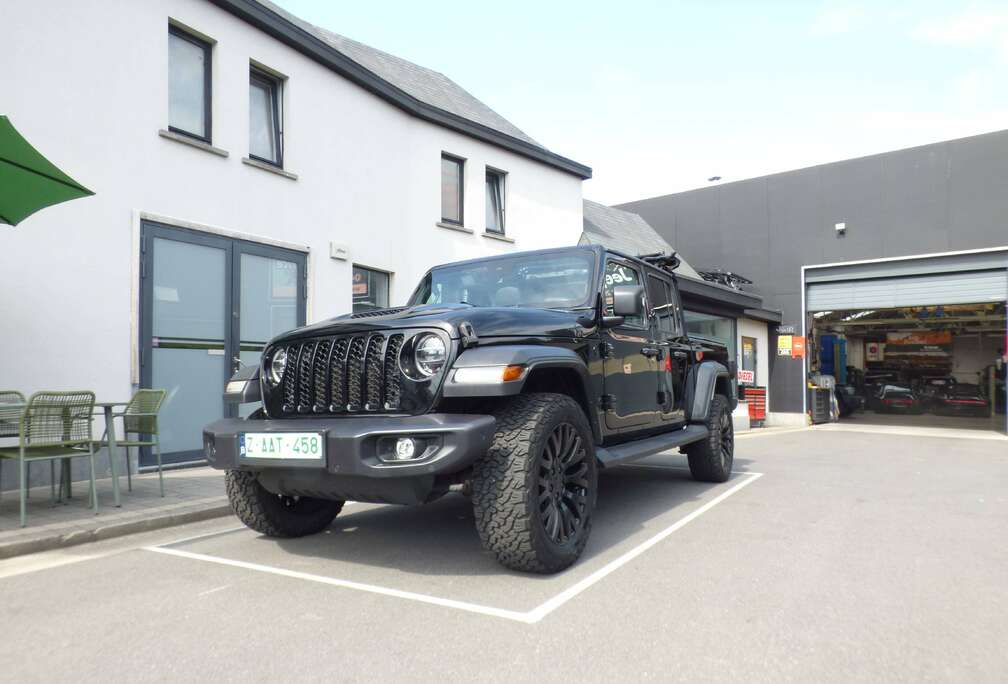 Jeep 3.0 V6 4WD Black edition **60900km**