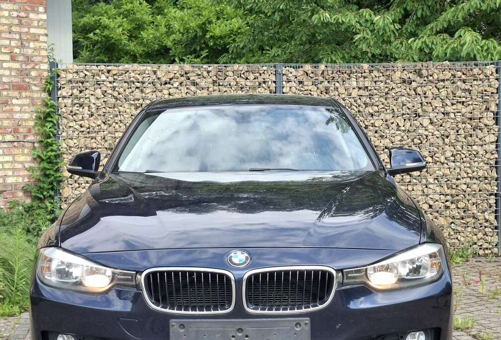 BMW 320i