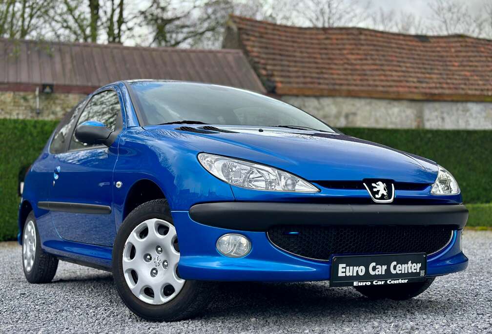 Peugeot 1.4i / FIRST OWNER / LOW KM / PERFECT MAINTENANCE