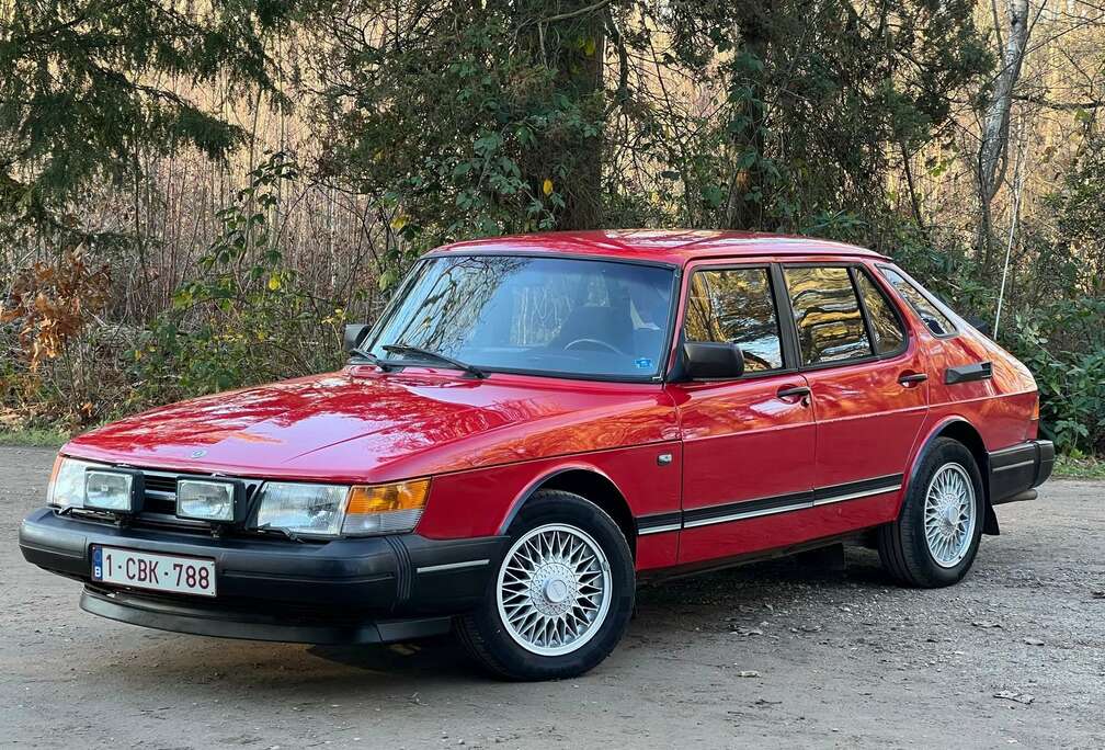 Saab 900 i 16