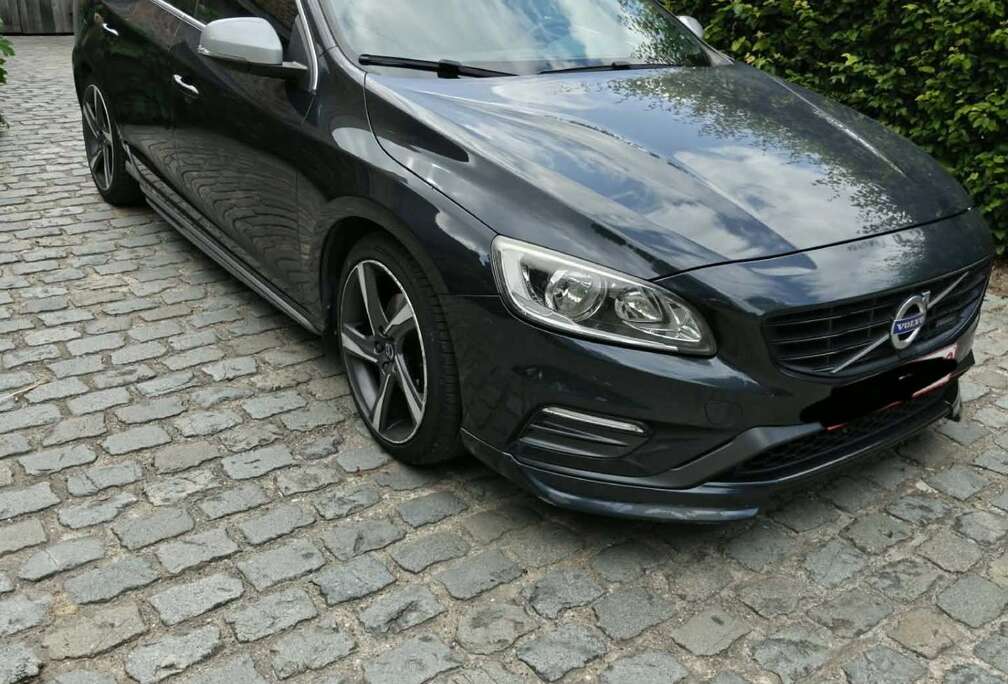 Volvo 2.0 D4 Momentum R-Design