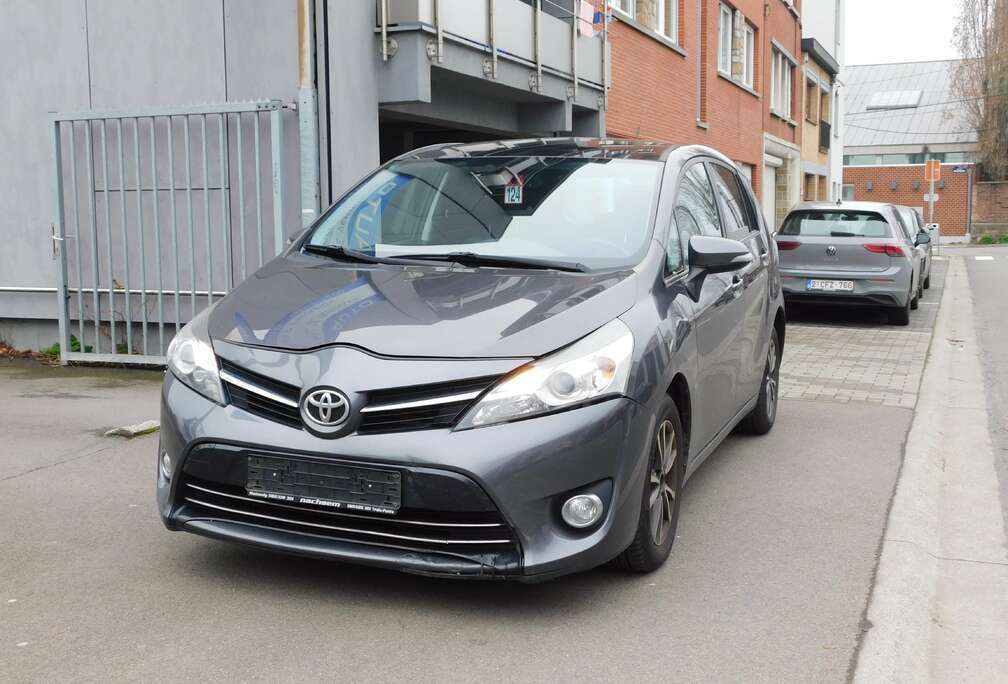 Toyota 1.6 D-4D 5pl.+GPS+CAMERA+TOIT PANO ++