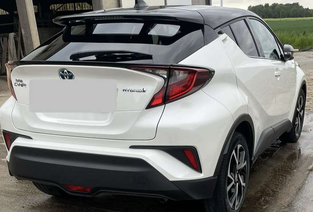 Toyota Hybrid 1.8i VVT-i C-Hic Bi-Tone E-CVT