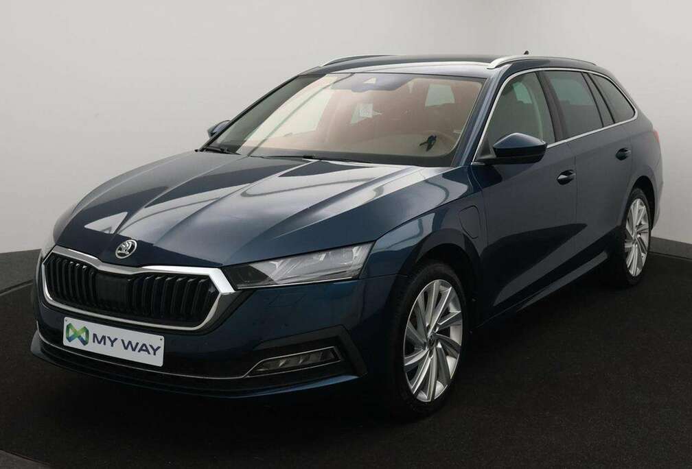 Skoda Octavia iV Combi Clever+ 1,4TSI PHEV 204PK *AUTOMAAT*LEDER*CAMERA*VIRTUAL COCKPIT*NAVI*APP-CONNECT*CRUISE*...*