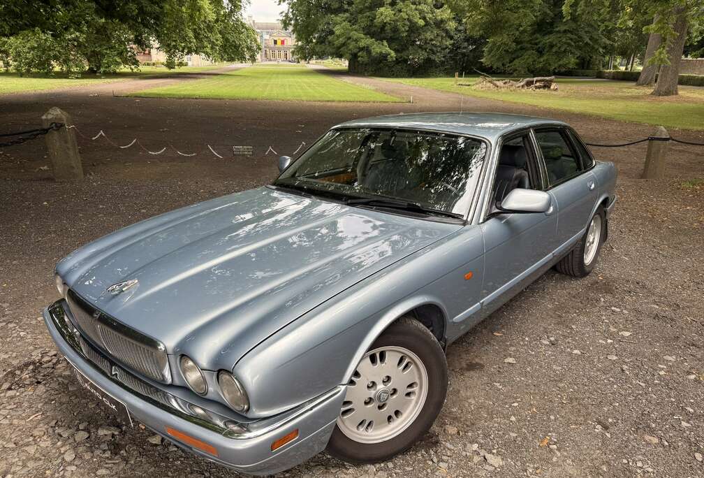 Jaguar 3.2i V6 de 1995  Airco Cuir OLDTIMER  Lez ok