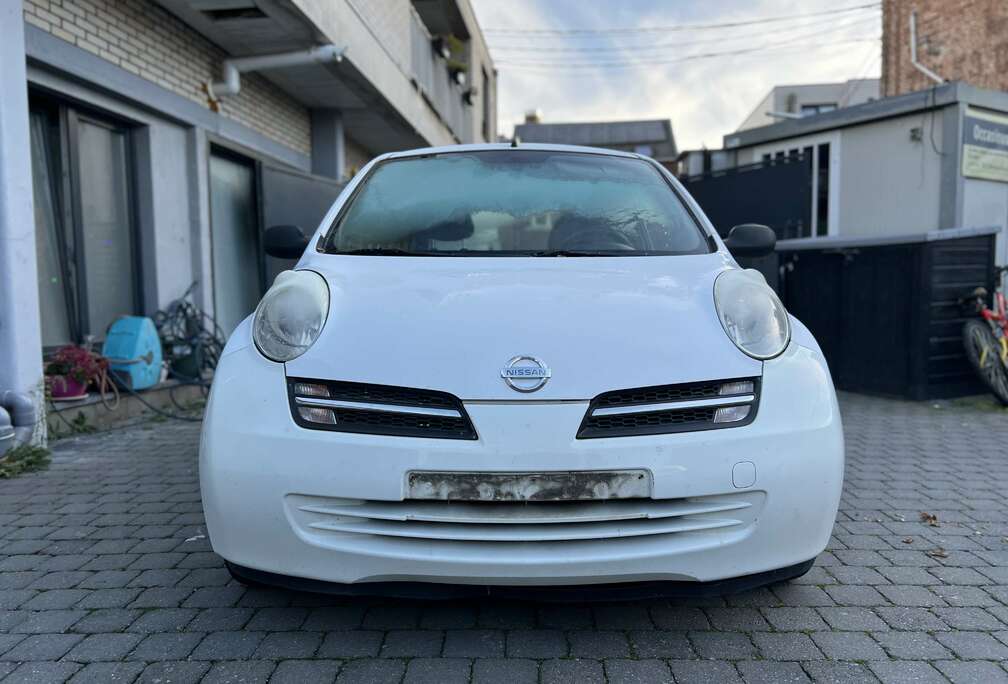 Nissan 1.0i Confort
