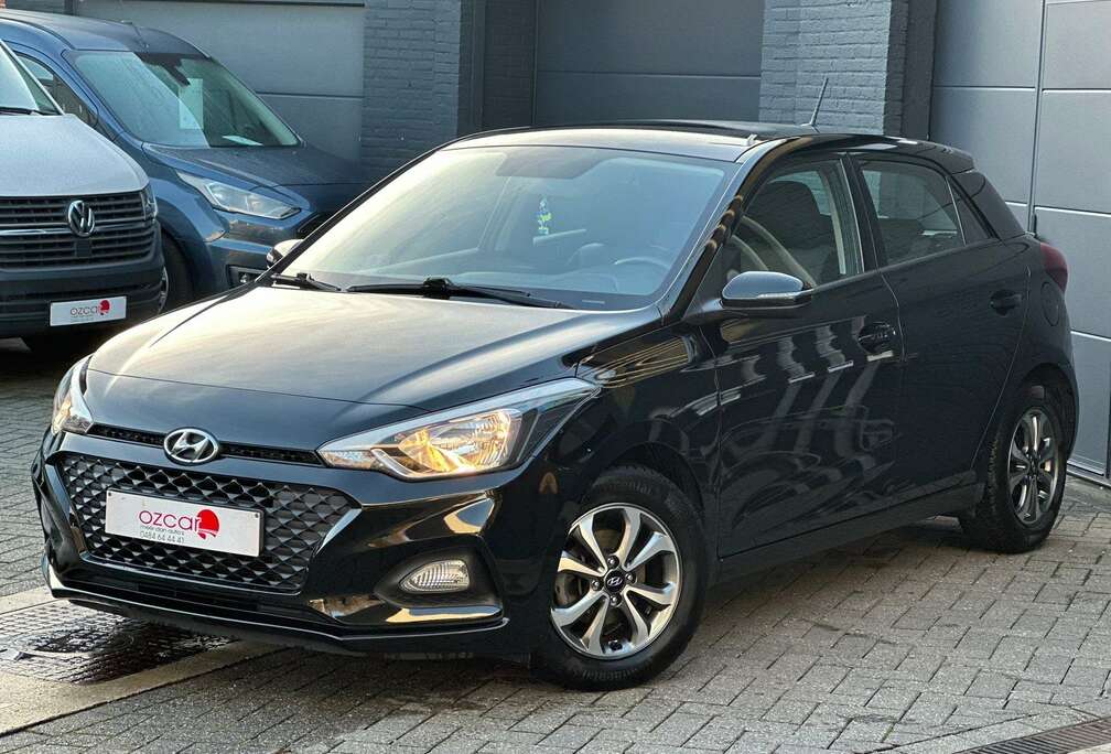 Hyundai 1.2i Airco/Carplay/Camera/AluVelg/1Eig/1JGarantie