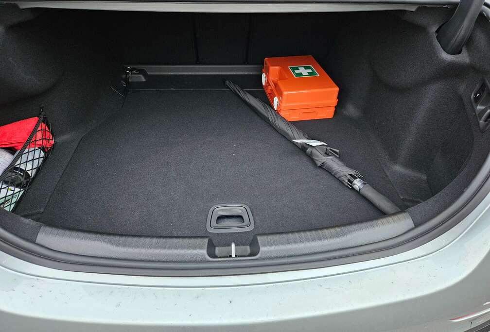 Mercedes-Benz C 180 9G-TRONIC AMG Line Advanced