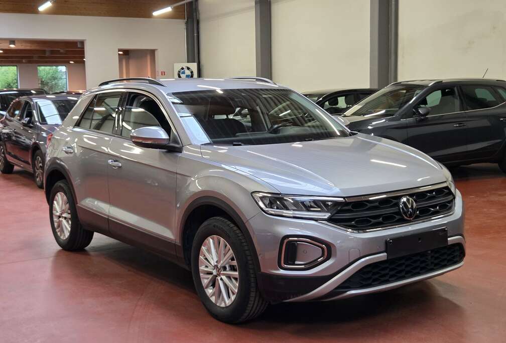 Volkswagen 1.5 TSi DSG + NAVI / CAM / CarPLAY / VIRTUAL / LED