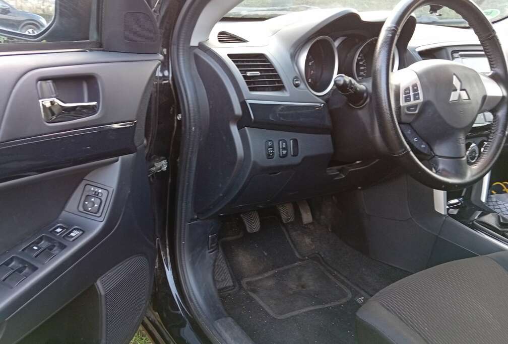 Mitsubishi Lancer 1.6i ClearTec Invite Start