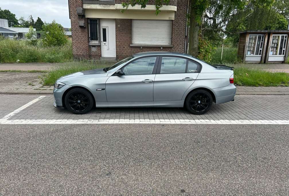 BMW 320i