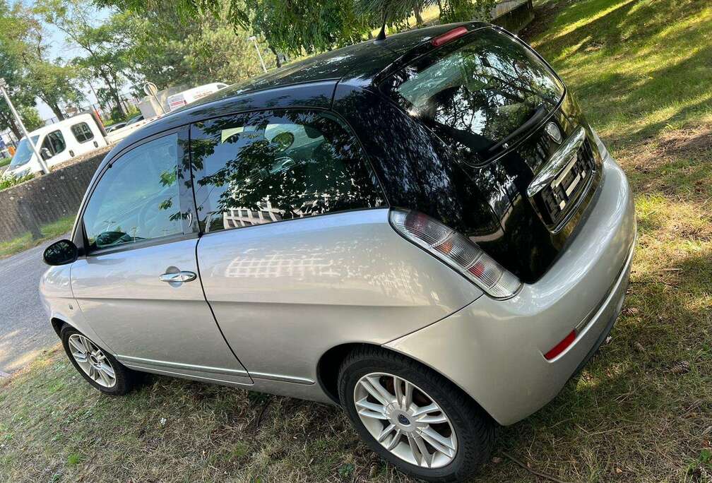 Lancia Ypsilon 1.4i Platino