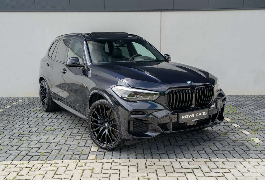 BMW X5 PHEV xDrive45e PANO/HEAD-UP/4 WIELSTURING/LUCHTVERING/CAMERA/MEMORY ZETELS/ADAP CRUISE CONTROL/KEYLESS/CARBONSCHWARZ