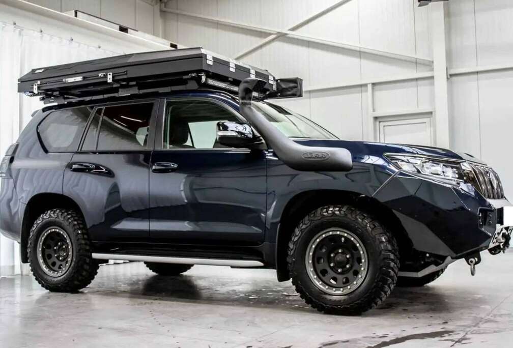 Toyota Land Cruiser 2.8 D-4D Black Premium A/T