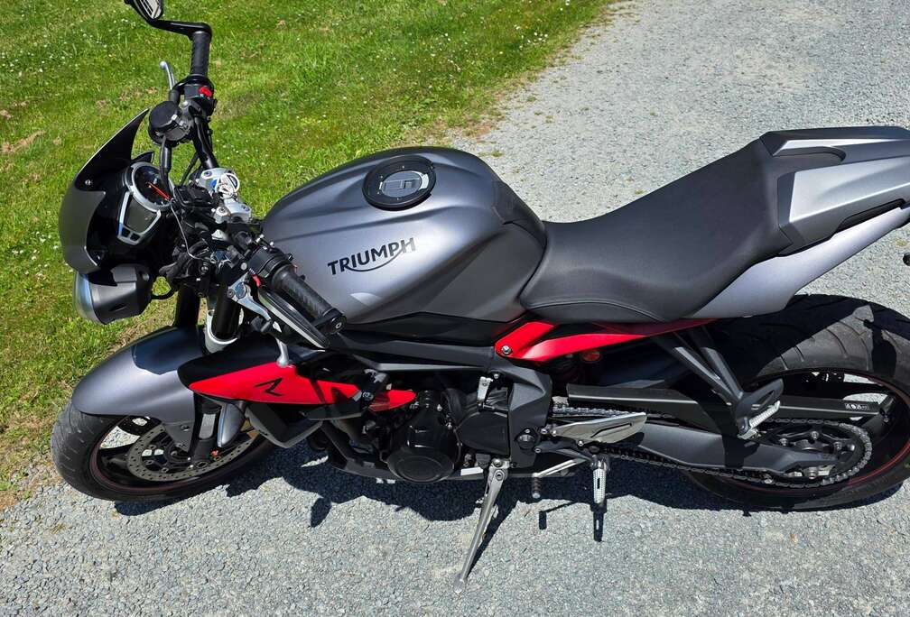 Triumph R