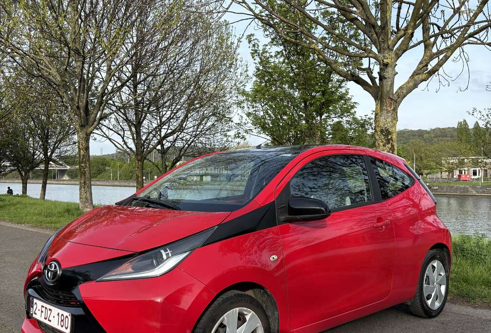 Toyota PRET A ETRE IMMATRICULÉ1.0i VVT-i x-play and pac