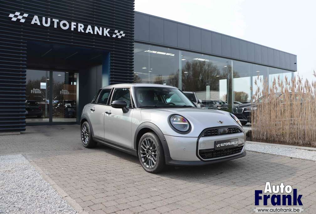 MINI 5D / ESSENTIAL / AUT / NAVI / CAM / PDC V+A / 17\