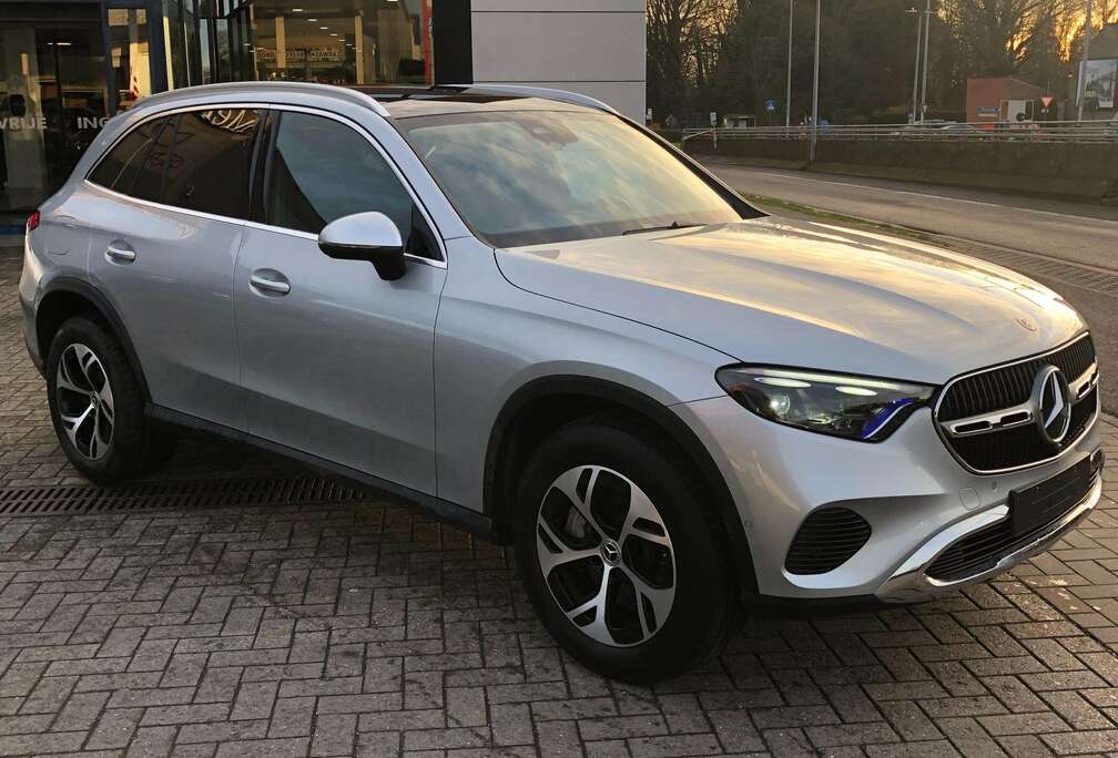 Mercedes-Benz GLC 300 e 4M Avantgarde met Energizing Plus pack Panoramisch schuifdak Sfeerverlichting 360  camera Massage zetels voor