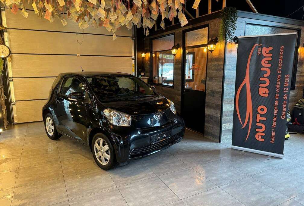 Toyota iQ 1.0i VVT-i **AUTOMATIQUE / AIRCO / CARNET**