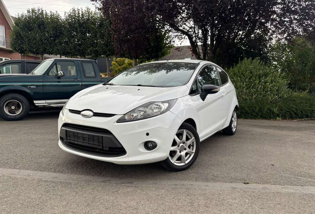Ford Fiesta 1.25i**SIEGE CHAUFFANT**CLIM**BLUETOOTH**RADAR**