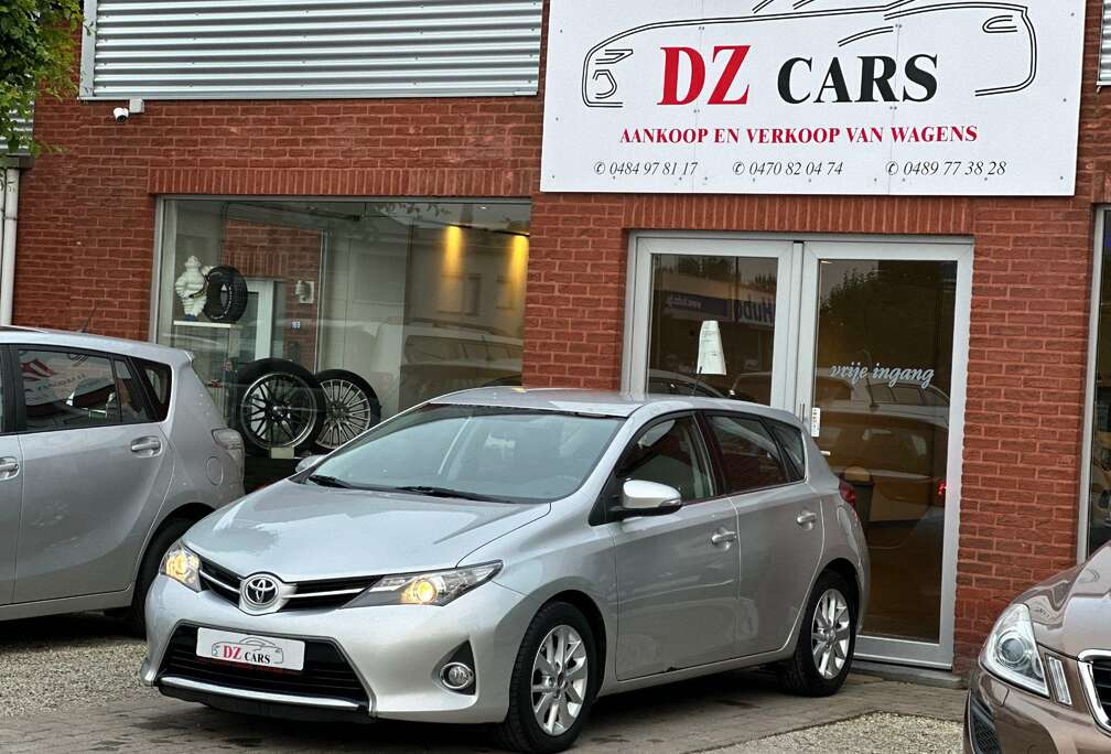 Toyota 1.4D 90PK ///NAVI / CAMERA / DIGITALE AIRCO///