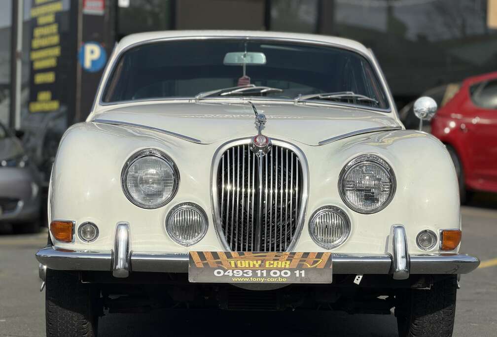 Jaguar Voiture Old Timer  Contrôle Technique