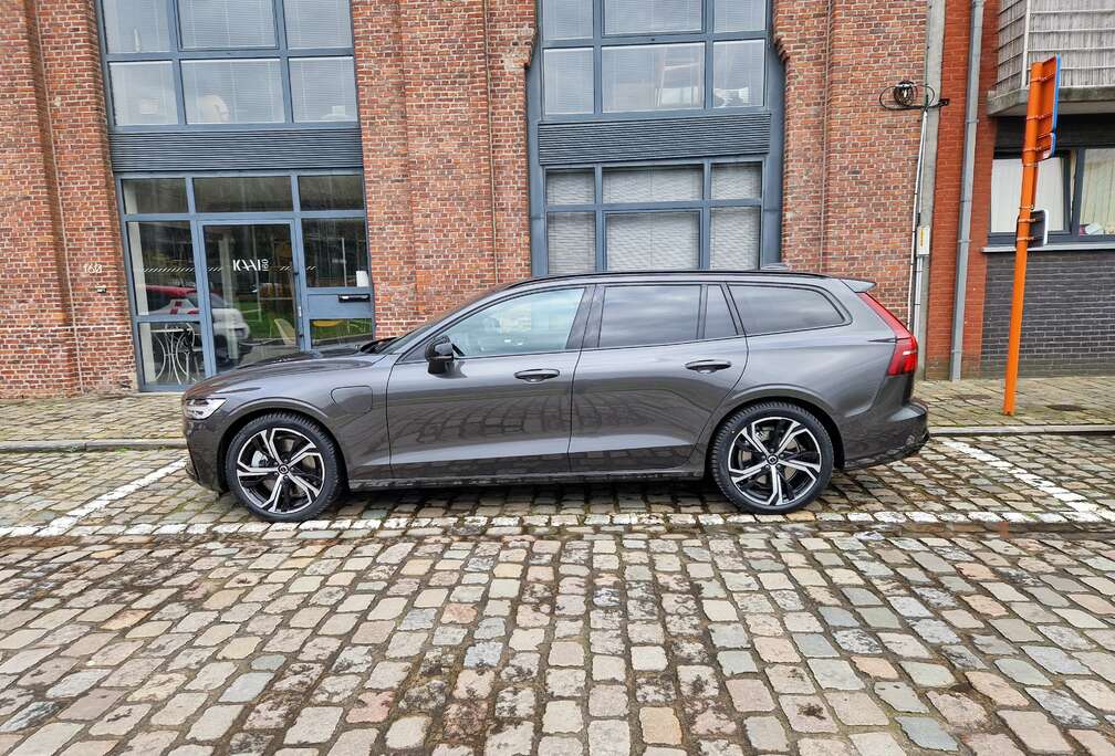 Volvo T6 AWD Plus Dark