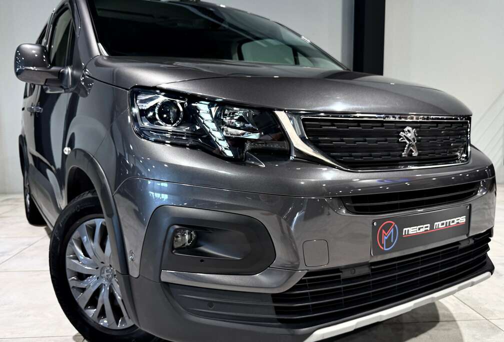 Peugeot 1.5 BlueHDi 131CV CARPLAY NAVi CAMERA CLiM JA.16\