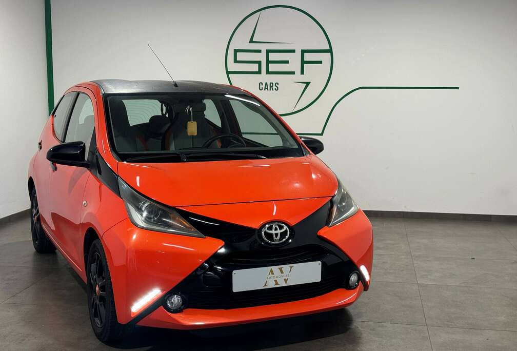 Toyota ** 1.0i VVT-i ** x-cite ** A/C ** Garantie 12 mois **