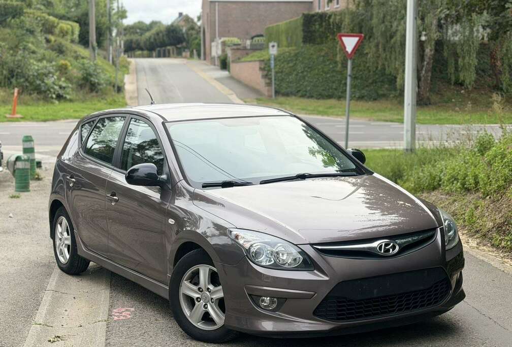 Hyundai 1.6 CRDI carnet d’entretien !! pret a immat